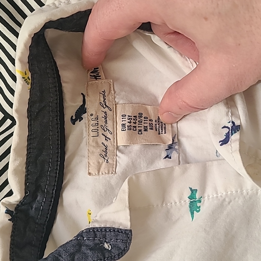 4-5 yr old white dinosaur shirt - Picture 2 of 2